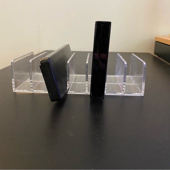 SHEIN Clear Plastic Makeup Holder - Picture 3 of 5